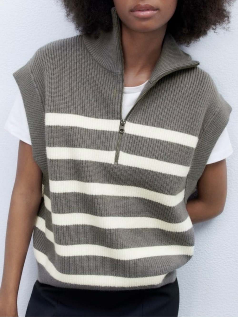 Zara Ribbed Knit Vest in Gray size Medium